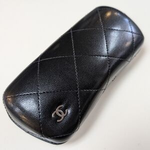 🆕⚡⚡CHANEL quilted eyewear case. Never been used, leather texture
